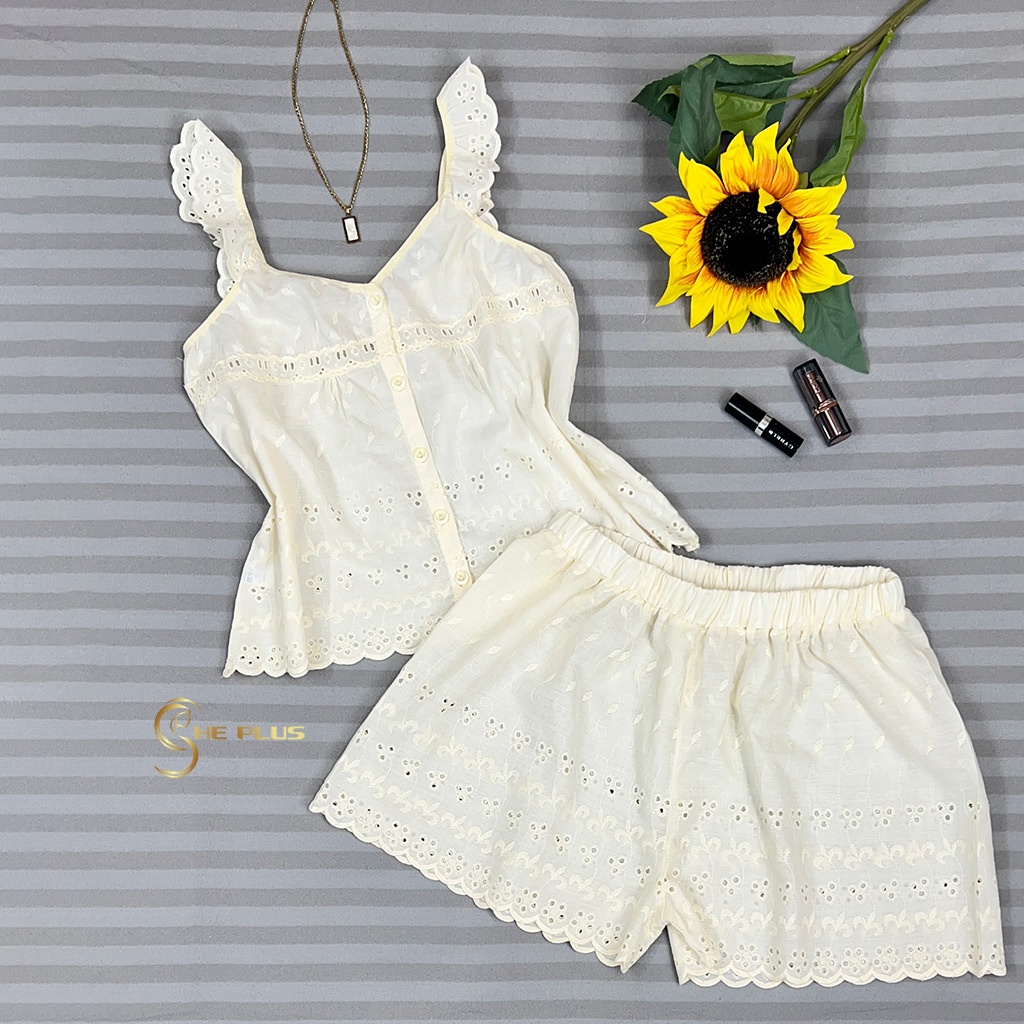 E4474 بيجامة شورت مطرزة بزراير