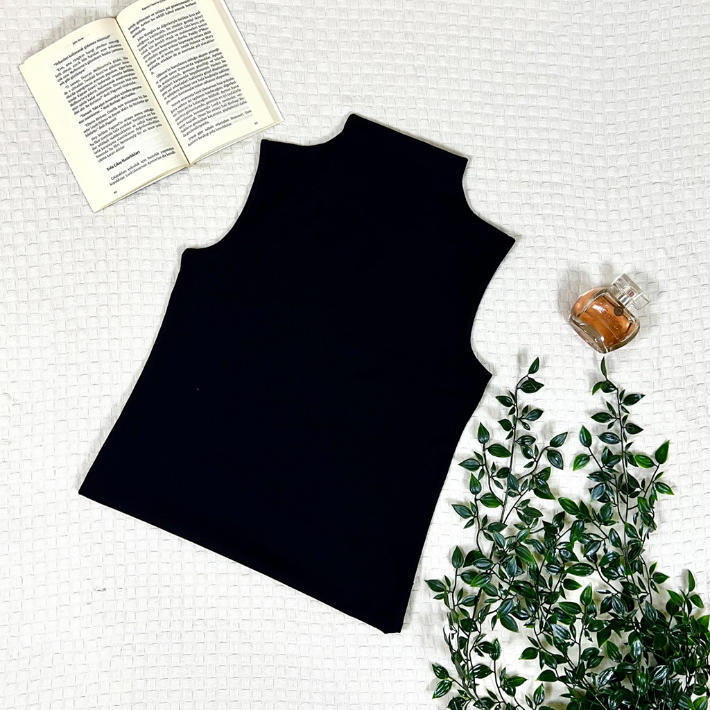 A2010 High Neck Cut Top