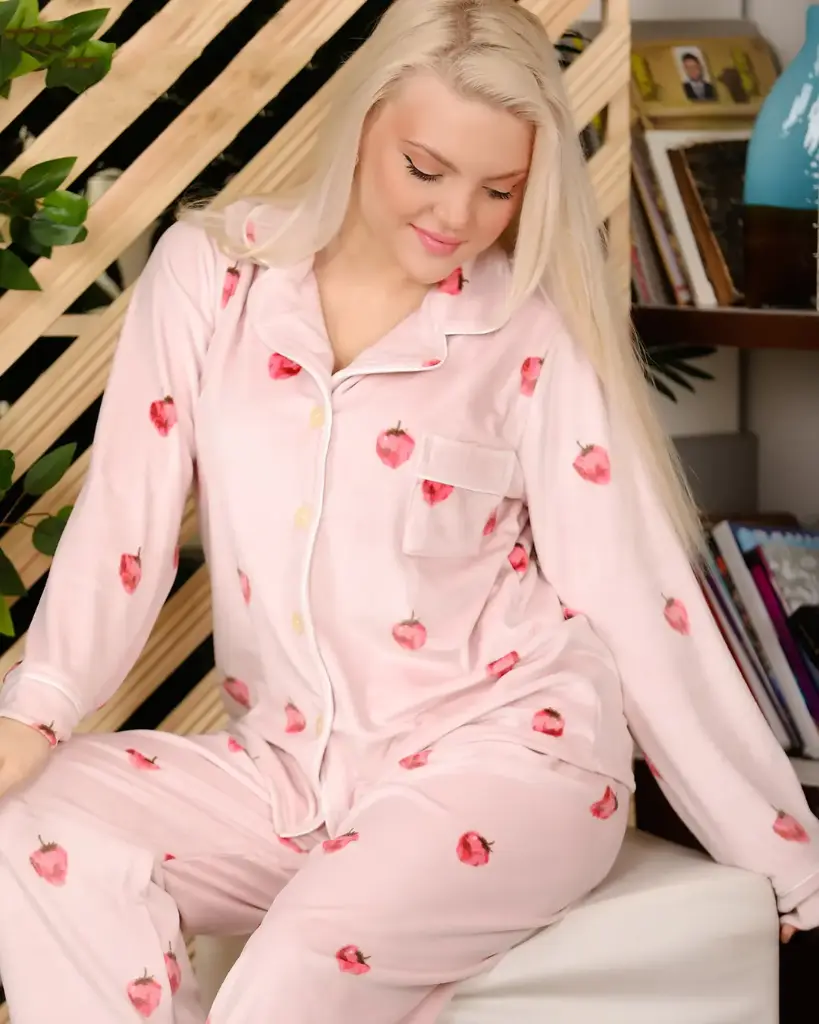 E4534 Classic Pajamas - Strawberry Print (M)
